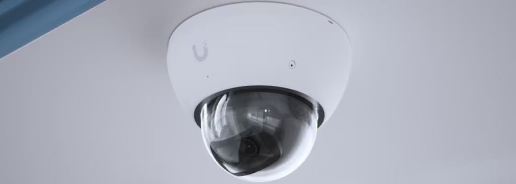 UBNT UVC-AI-Dome-B - AI Dome PoE kamera, 8MP, černá